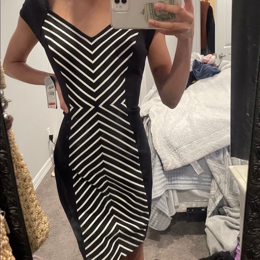 Guess dress - Picture 1 of 4